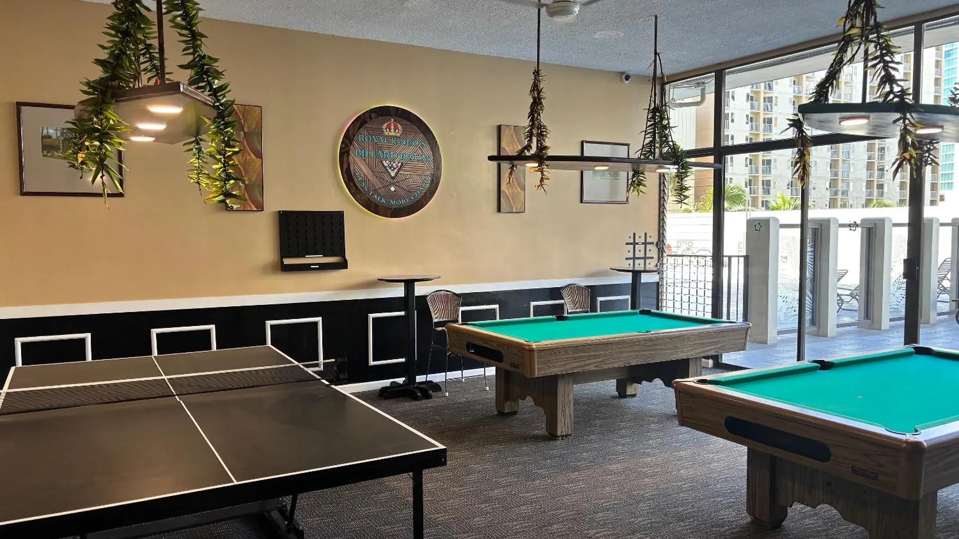 Royal Kuhio 1707 - Spacious Studio With Stunning Diamond Head City Views In The Heart Of Waikiki! Honolulu